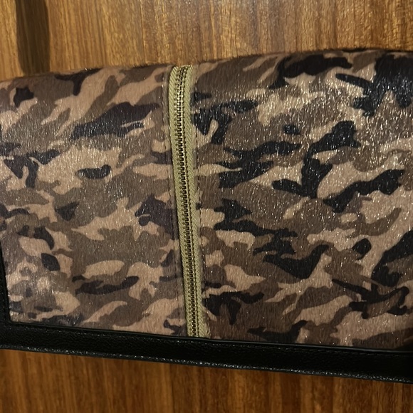 Brand new, NEVER used vegan? leather clutch with detachable shoulder strap. - Picture 2 of 10